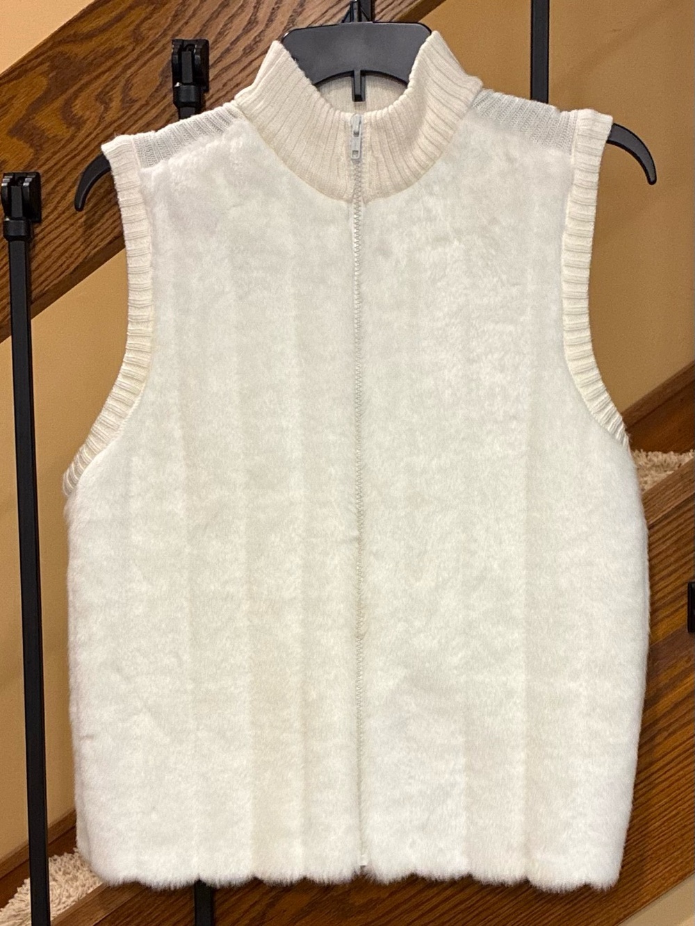 Kathie Lee Collection Vest faux fur Mock Neck Full Zip Ivory Knit SZ. M